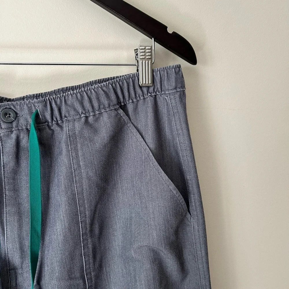 Figs Cairo Cargo Scrub Pants in Graphite Size Large